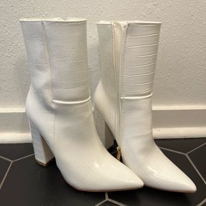 Lulus White Crocodile bootie
